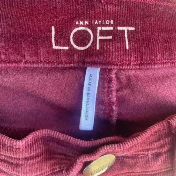 LOFT BURGUNDY CORDUROY MODERN
SKINNY PANTS- SIZE 26/2 (INSEAM 29.5") preloved - Picture 3 of 5